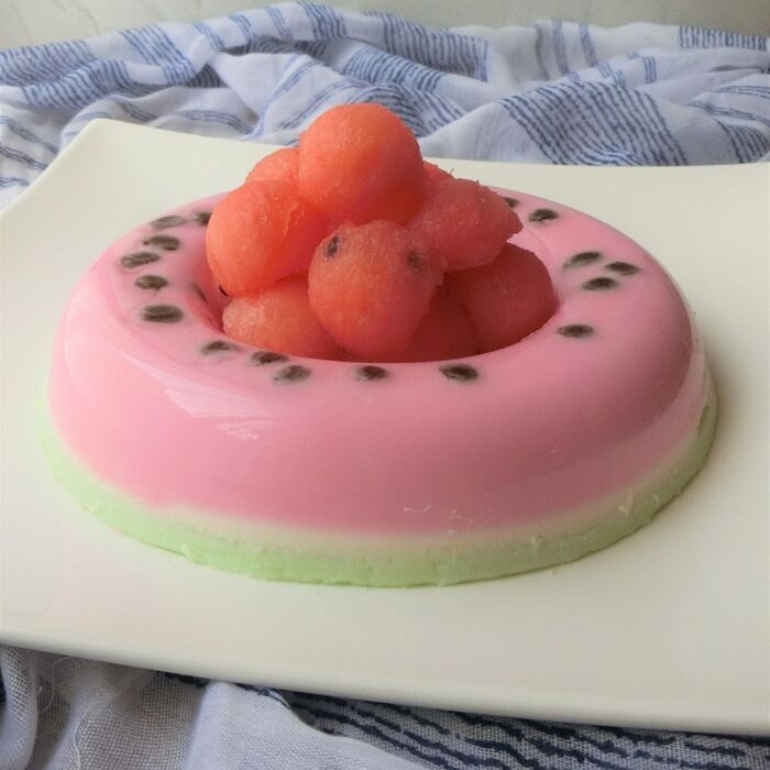 スイカ風★なめらかヨーグルトゼリー