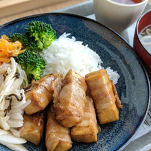 厚揚げの肉巻き照り焼き