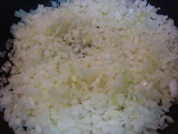 玉ねぎを炒めます。