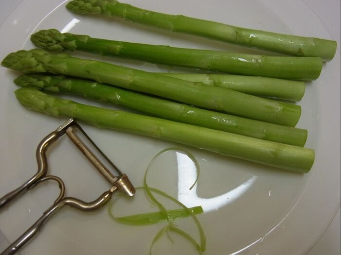 野菜の煮浸しを作ります。