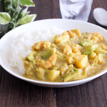 アボカドと海老とじゃがいものカレー。【#ルー不使用#フライパン一つで簡単!】