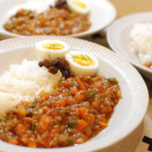 野菜と牛豚合いびき肉たっぷりキーマカレー