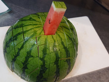 人生の酸いも、甘いも知っているそこの貴方・・・・・・この西瓜でsuika 甘いか答えて下さい!!