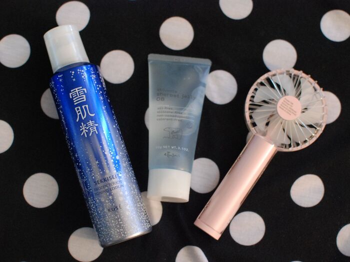 冷たい化粧品やハンディファンを積極的に