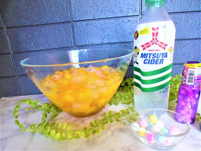 缶詰・マンゴープリンを容器に入れて・・