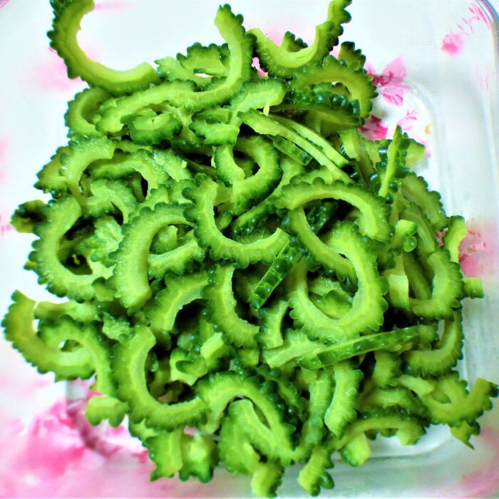 ざるにあげ容器に入れる。