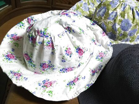 100均の帽子をおしゃれな帽子に変えました