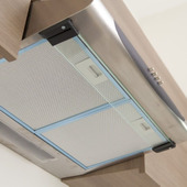 お湯でつけ置きすれば厄介な汚れとおさらば!気になる換気扇掃除のコツ