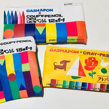 ポップなカラーがバッグの中でも目を惹くポーチ