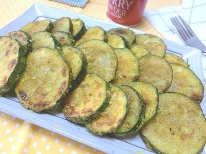 お箸が進む~♪ ズッキーニのカレーチーズ焼き