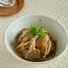 夏におすすめの作り置き こんにゃくとえのきの梅かつお煮