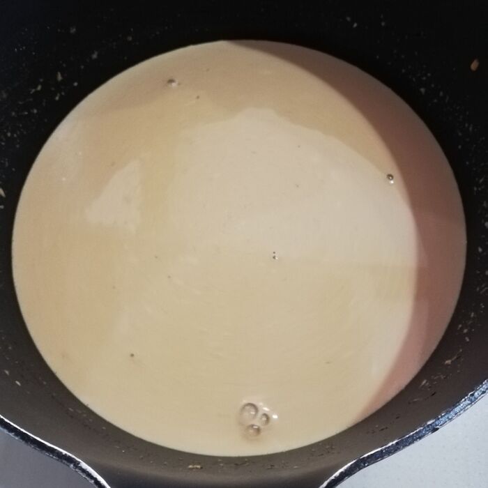 ② その他の材料を火にかけます。