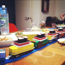 お手製プラレール回転寿司が我が家のイベントには欠かせません