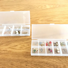 無印のポリプロピレンピルケースでピアス収納。