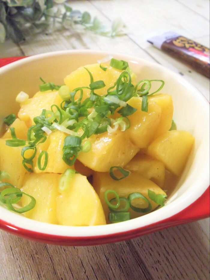 レンジだけでこの香ばしい風味が!じゃがいもの焦がしにんにくオイル蒸し