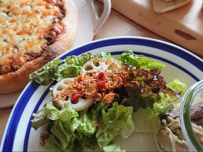 取り皿はひとり一枚の大皿