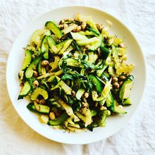 減塩ピリッ★きゅうりとセロリの野菜炒め