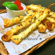 バジルを使ってリラックス効果☆簡単ソースでおつまみに‼ジェノベーゼソースのスティックパイ