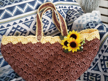 ビニールテープを割いて編めば2倍得!マザーズバッグにもなる超軽量ビッグトートをハンドメイド