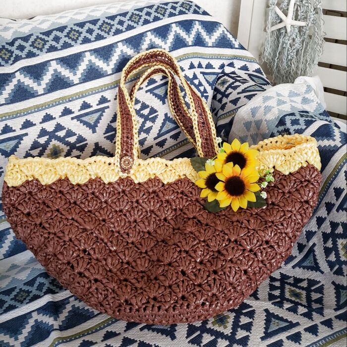 ビニールテープを割いて編めば2倍得!マザーズバッグにもなる超軽量ビッグトートをハンドメイド