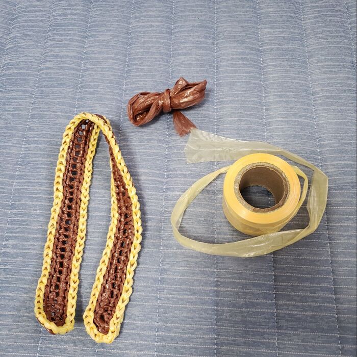 持ち手を編み仕上げると