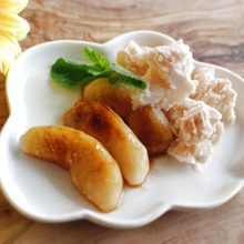 りんごのキャラメリゼ・桃のアイスクリーム添え