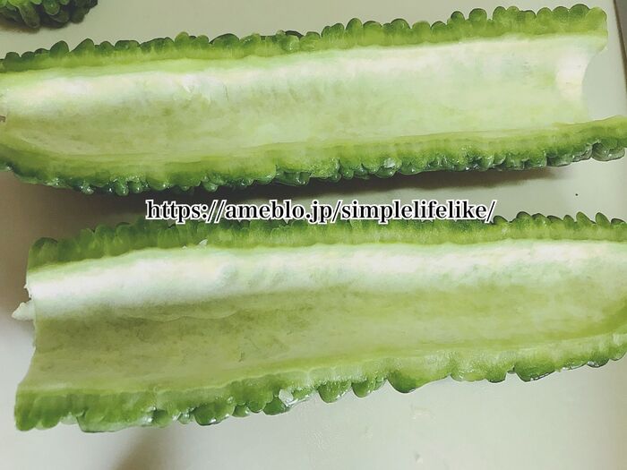 綿をスプーンなどで取り、2、3㎜幅に切る