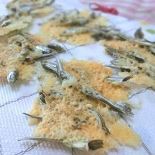 レンチン2分のカルシウムおつまみ☆ 小魚ごまチーズせんべい