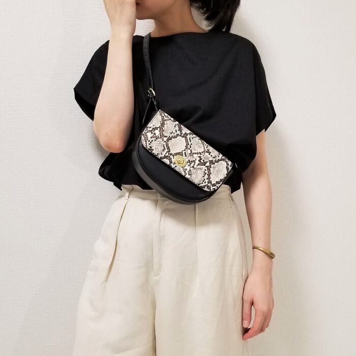 【その②】ボディバッグとして斜め掛け