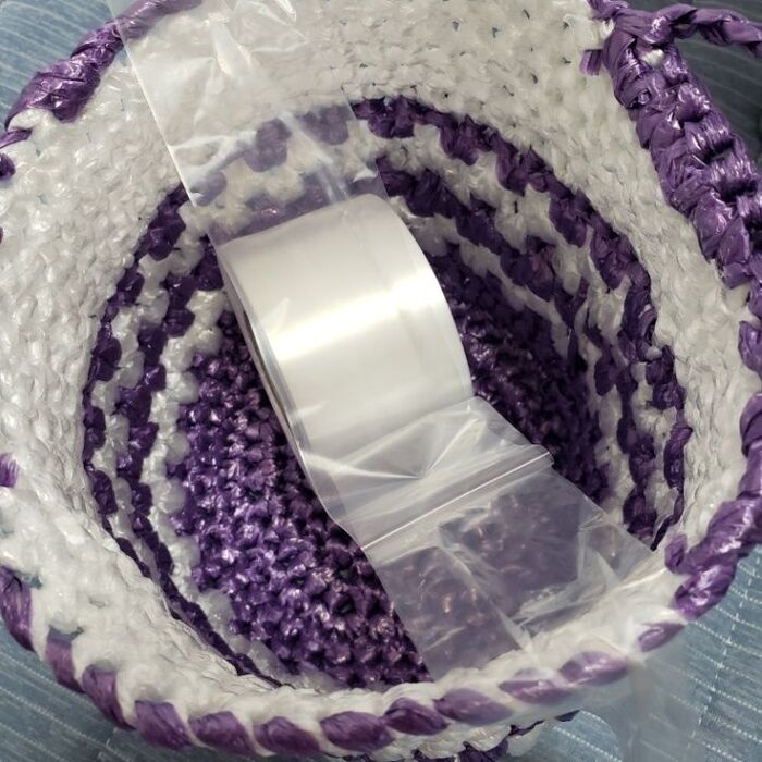 テープを割いて