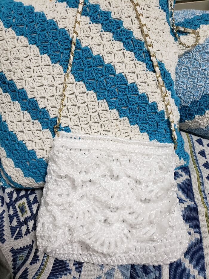 材料費200円?!ダイソー2つで作るショルダーポーチ