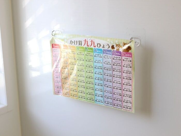 【セリア】フック2つでカンタン!カビが気になるお風呂ポスターを、手間ゼロで清潔に使うワザ♪