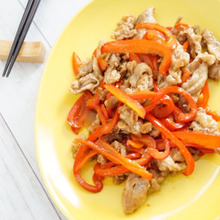 豚肉とパプリカの黒酢炒め