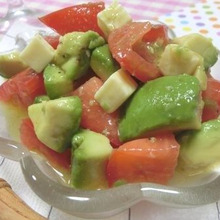 1分混ぜたらできあがり☆ アボカドとトマトとチーズのマリネ