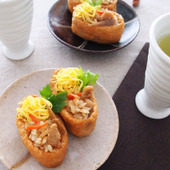 冷凍食品でアレンジ!お弁当&ランチレシピ「鶏めしの親子いなり」