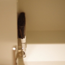 幅2cm×高さ8cmの下駄箱1段にすきま収納できる玄関ほうき