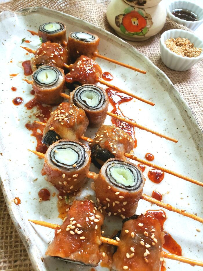 テリテリ感と甘辛が箸がススム美味しさ‼️海苔とチーズの一口ネギ肉巻き