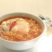 いつものカップラーメンが劇的に変身!おすすめのアレンジ方法