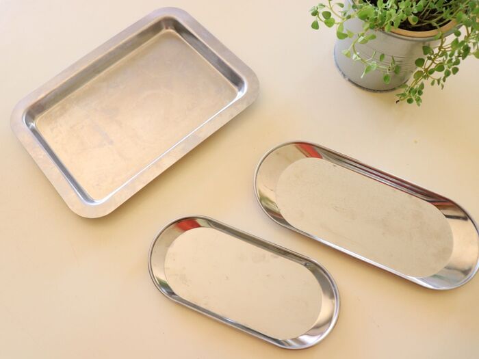 ダイソーのステンレストレーを食卓使い!