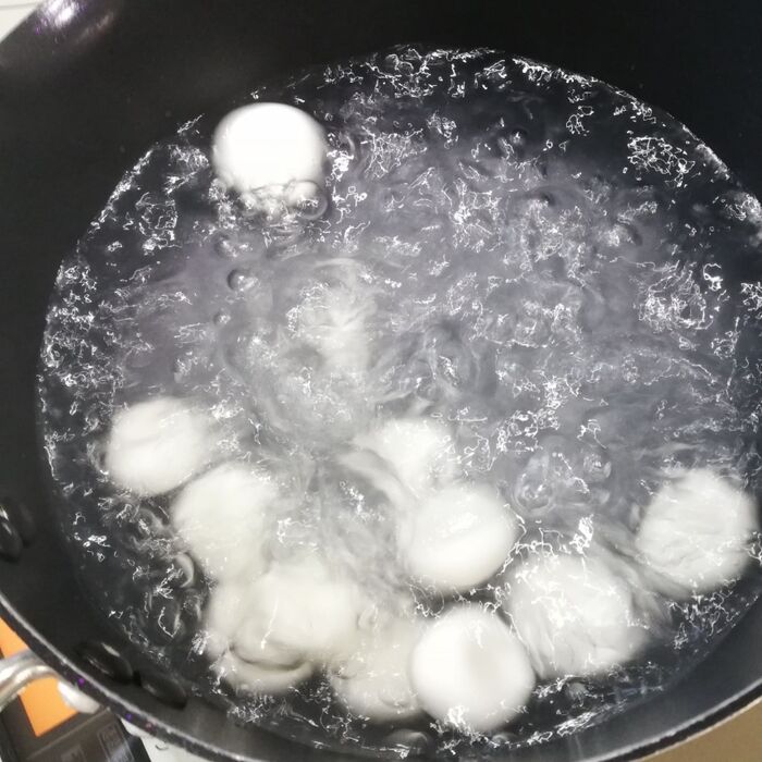 ③茹でます。