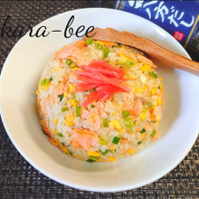 焼き鮭で簡単ウマッ♪オススメ一品!八方だしで鮭マヨチャーハン