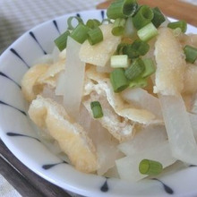 煮るだけでしみじみ美味しい♪ 細切り大根と油揚げの白だし煮
