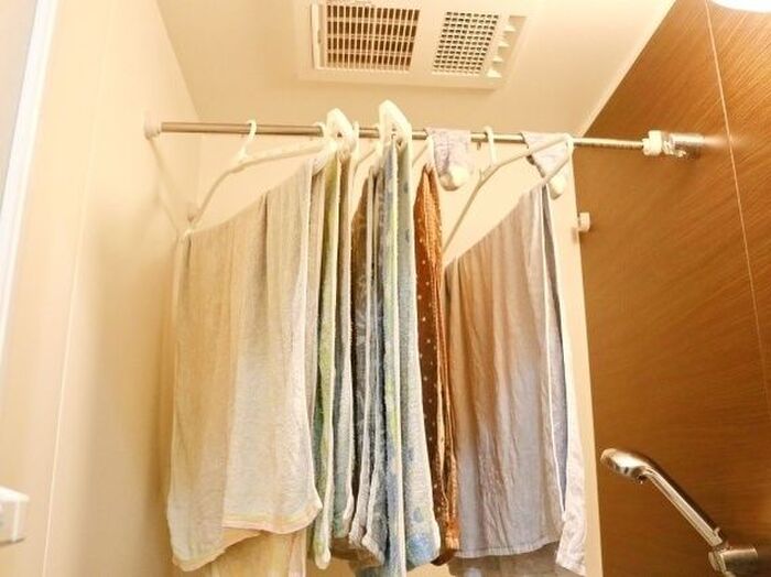 知らないと怖い!浴室乾燥機の臭いの原因 と適切な対処法