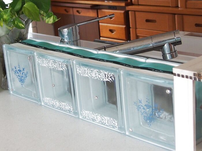 4 ブロック4個を並べてリボンのランナーを掛けます