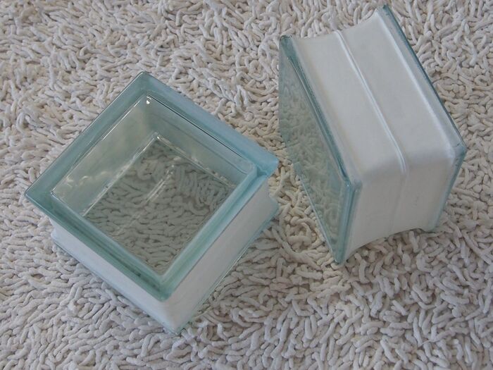 1 ガラスブロックを白で塗装しました