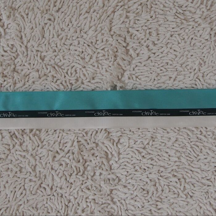 3 リボン3種をボンドでくっつけます