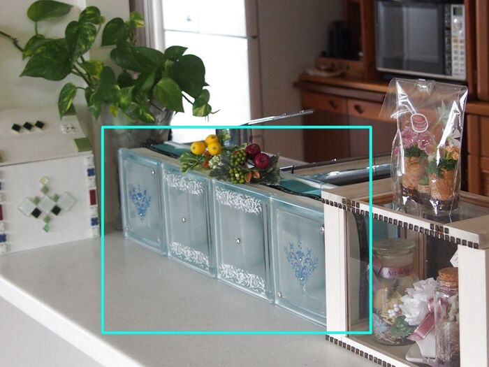 ホームセンターでの掘り出し物を→対面キッチンの仕切りとして活用!!+リボン です