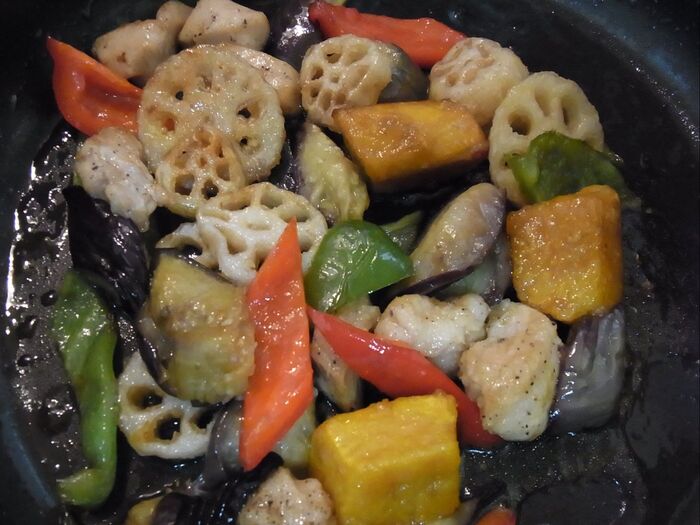 黒酢炒めを作ります。