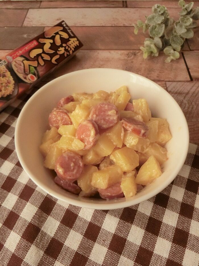 じゃがウィンナーの焦がしにんにくサラダ