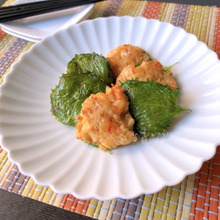 【おつまみにオススメ】貧血予防に!梅えび豆腐の大葉揚げ